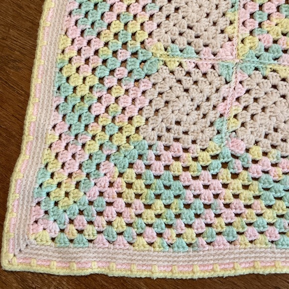 Crib size crocheted baby blanket - Picture 3 of 4